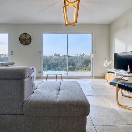 Chill, Biches And Sun