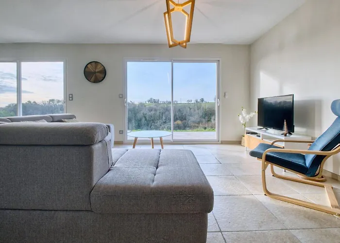 Chill, Biches And Sun