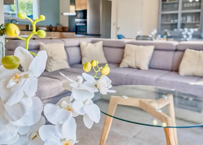 Chill, Biches And Sun Villa