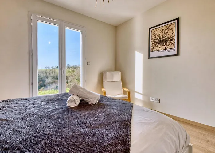 Chill, Biches And Sun *